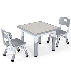 Mesa infantil con 4 sillas