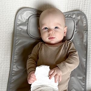 comfortable sponge under the baby's head