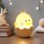 JUAUO Luz Nocturna Infantil, Kawaii Pato Luz Bebe Nocturna Suave de Silicona, Control Táctil Dimmable, USB Recargable, Portátil Dormir LED Lampara Bebe Noche, Regalos para Niñas, Niños y Nuevas Mamás